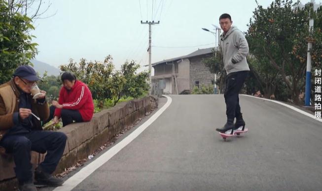 男子因穿高跟鞋走红 带火一个村 