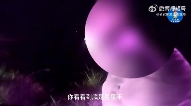 夫妻俩高速上为星星吵架出车祸爆胎