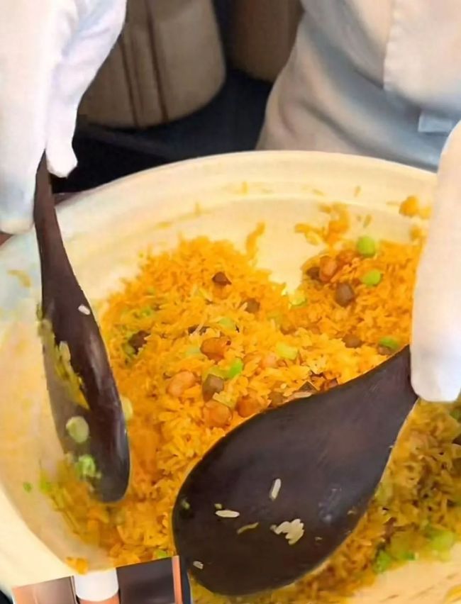 上海一门店回应蛋炒饭卖258元
