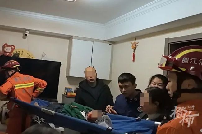 男孩爬窗玩从10楼摔到3楼