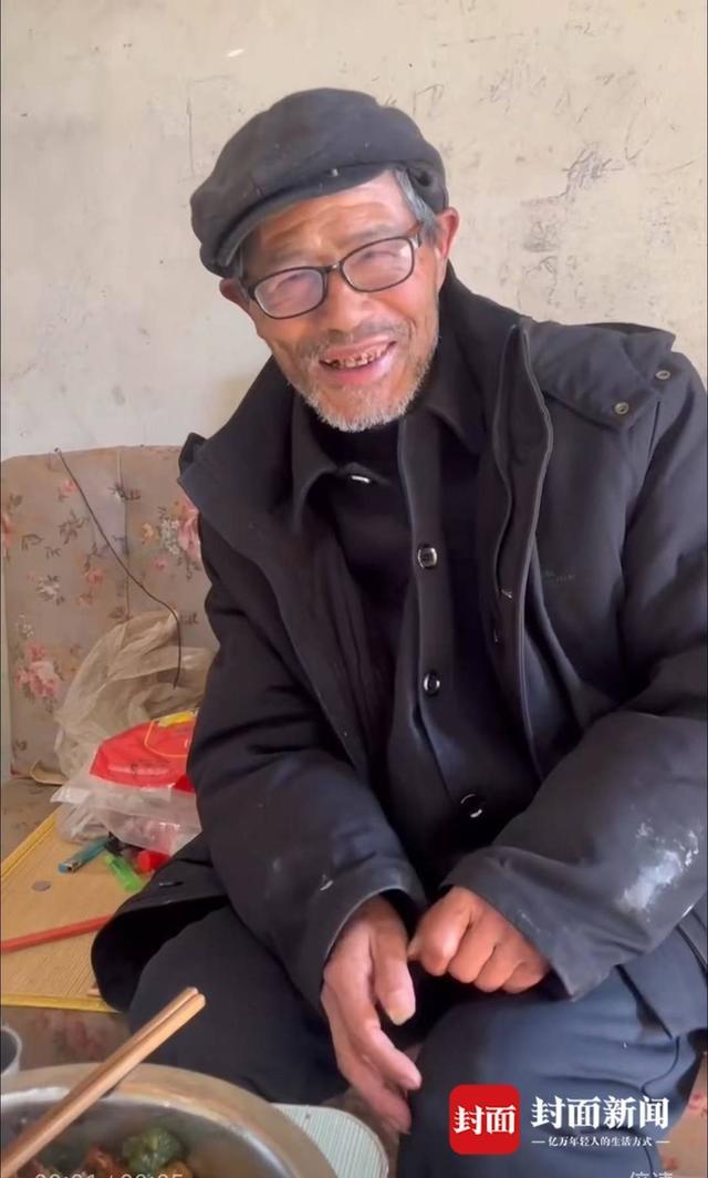 1岁烧坏脑子 他痴迷绘画60年