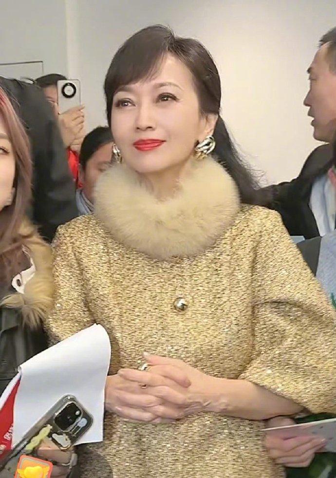 谁敢相信这是71岁的赵雅芝