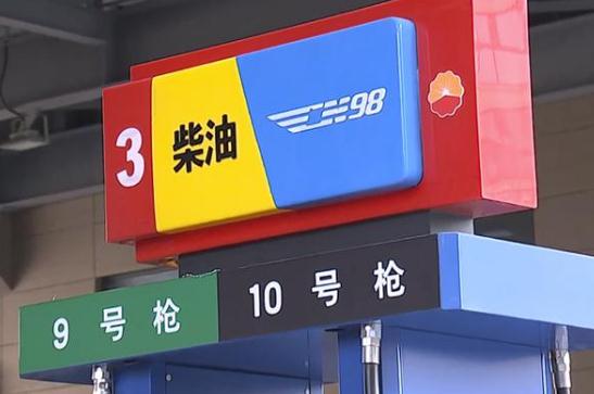 加油站错加汽油后奔驰大G趴窝