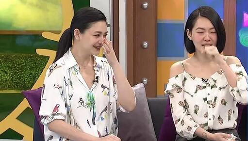 小S和老公为大S包机