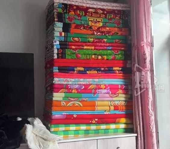 女子被亲戚家整齐的被子惊到