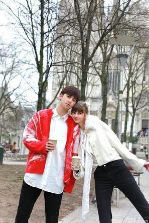 董力与外国女友官宣结婚