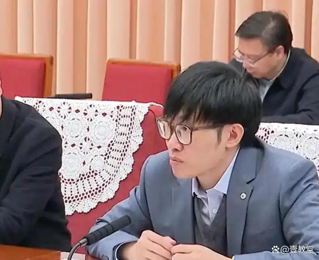 梁文锋首登全球富豪榜