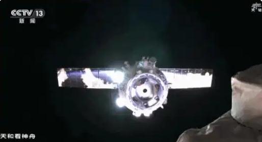 神十九乘组撤离空间站