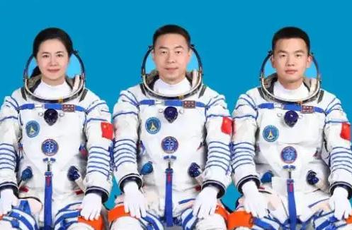 神十九乘组撤离空间站