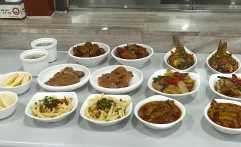 荣昌政府食堂米饭蒸了半吨多