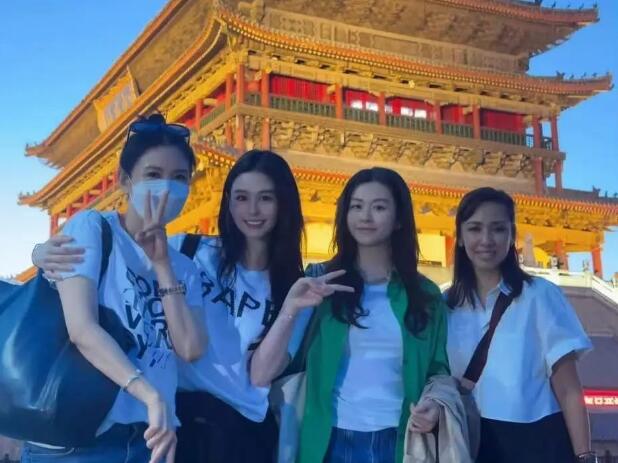 邱淑贞带2个女儿游西安