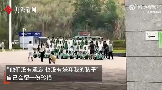 病重男孩与全班拍毕业照次日离世