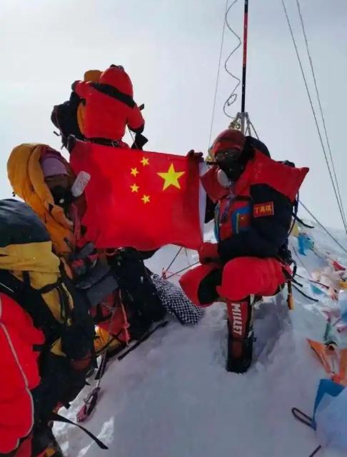 17岁学生登顶珠峰保送清华?学校回应