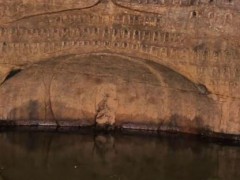 河南鹤壁一水库水位下降现千佛石窟 造型精细，栩栩如生！