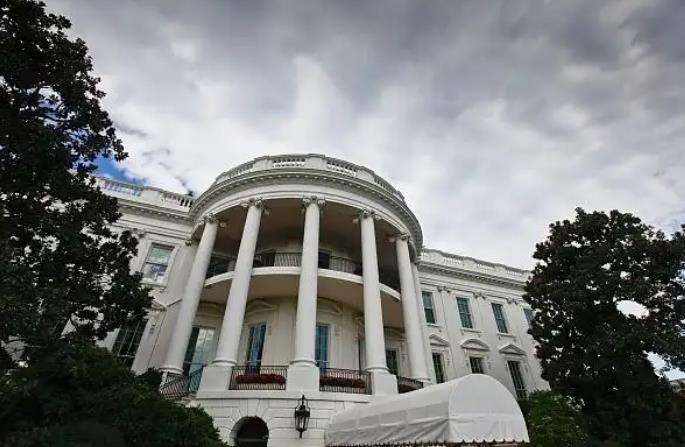 特朗普全面暂停12国公民进入美国