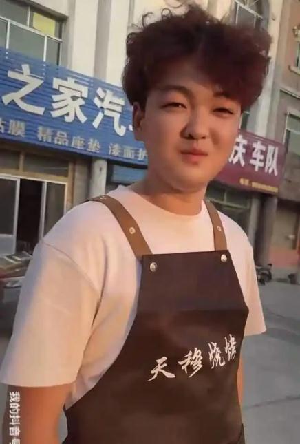 205斤小伙被大风吹倒 头部着地滚翻