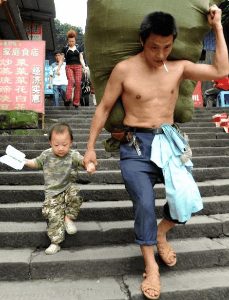 “棒棒”父亲收到了儿子的礼物