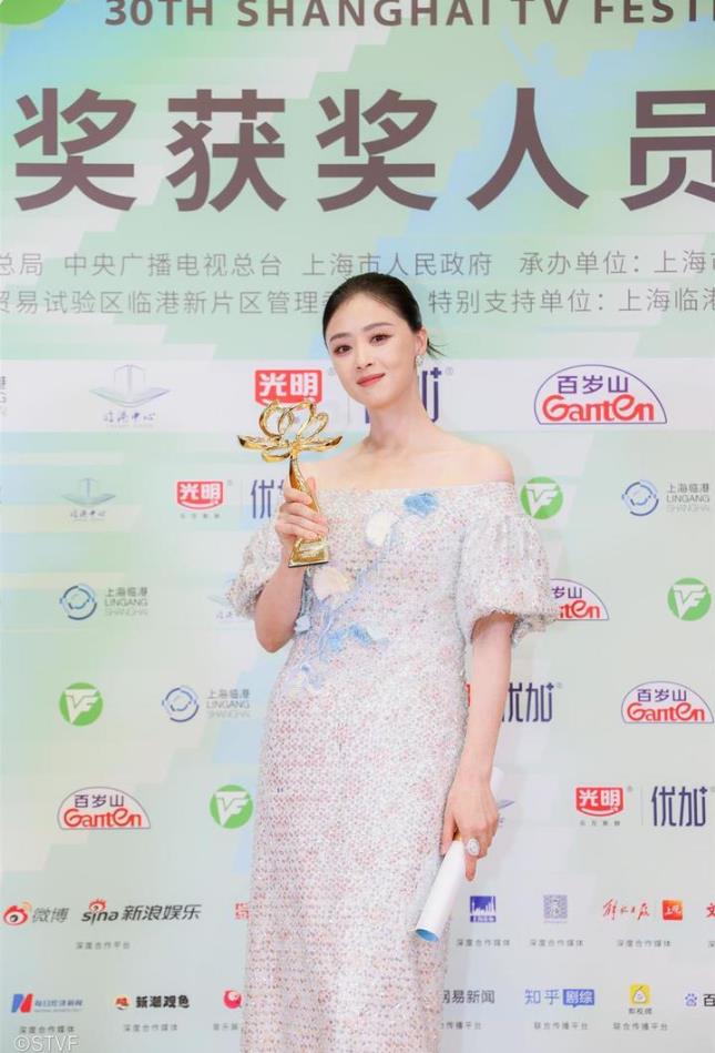 蒋欣获奖关晓彤哭了