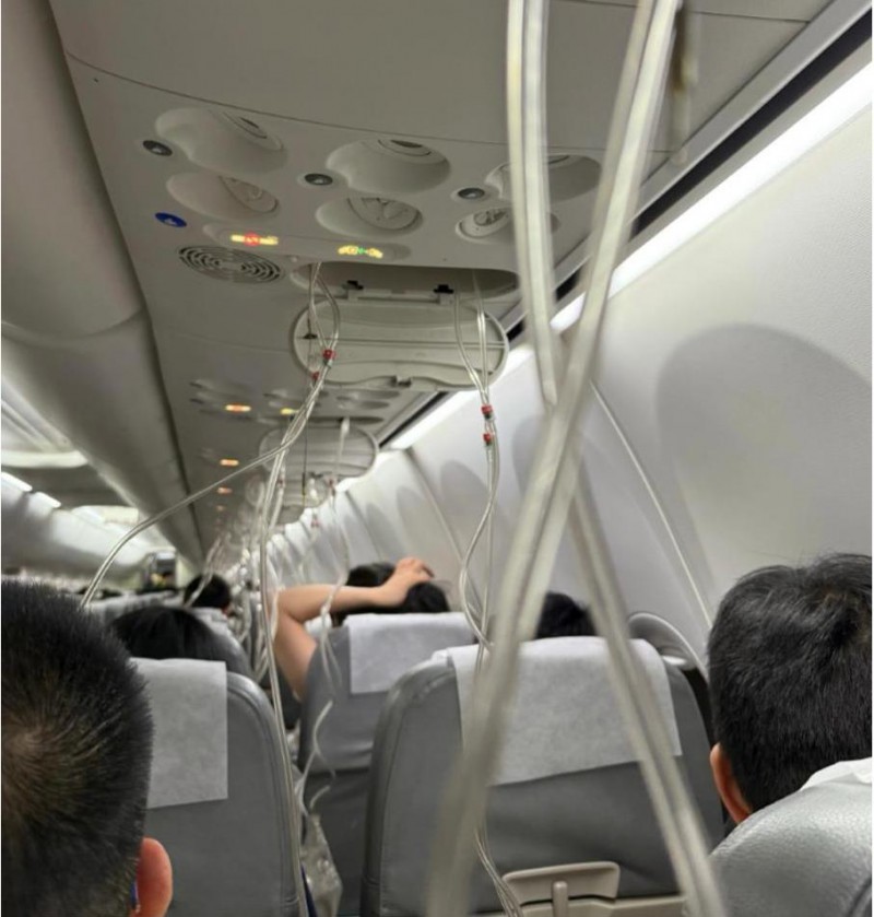 上海飞东京航班故障 高空速降7000米