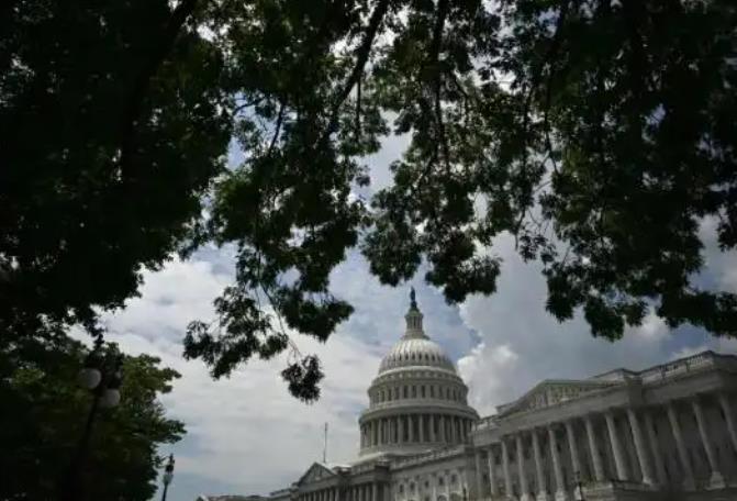 万斯一票破局 美参院通过大而美法案