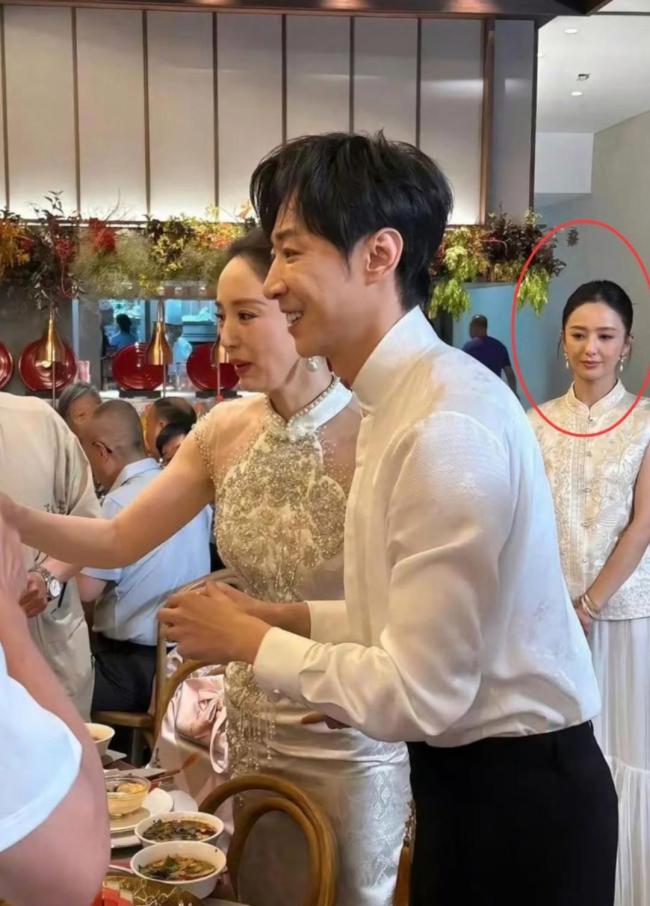 董璇婚宴和佟丽娅合照