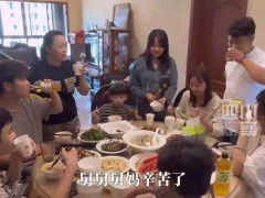 舅舅连续5年暑假接待16个外甥 网友们亲切地称他为“宇宙最强舅舅”！