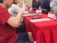 王楚钦穿北京大学校服现身校园 瞬间引发了无数关注与热议！