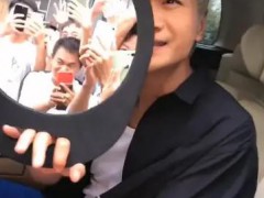 何晟铭回应用镜子照代拍 具体回应说了什么内容？