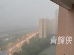 电闪雷鸣!成都凌晨突降大暴雨 现场画面曝光！