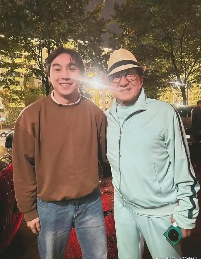 71岁成龙近照曝光