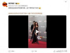 55岁莫文蔚黑色纱裙搭配过膝长靴亮相 现场画面曝光！