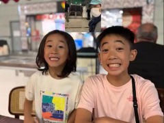 陈小春国庆晒俩儿子近照 现场画面曝光！