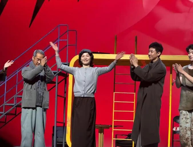 45岁董璇拜访北大男友