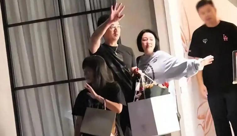 小S全家现身庆功宴