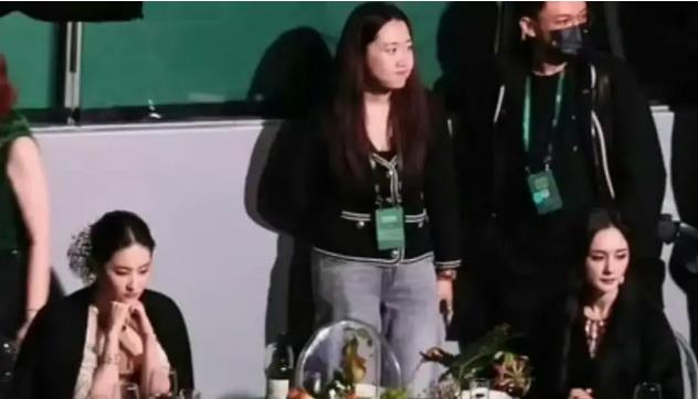 杨幂刘亦菲晚宴坐一桌