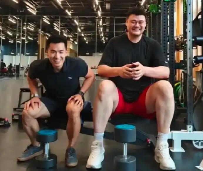 姚明谈近期状态:吃饭睡觉打魔兽 