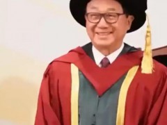 82岁影帝许冠文一年获2个博士学位 具体哪两个博士学位?