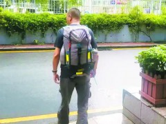 53岁男子50天徒步1500公里回家 无论风雨如何肆虐，都未曾有过丝毫退缩！