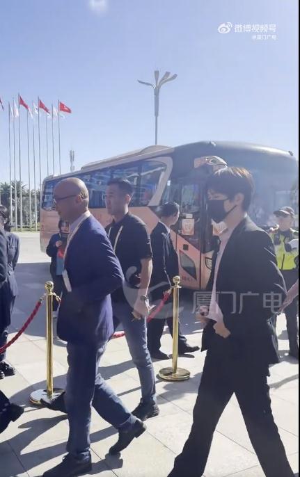 易烊千玺出席金鸡奖提名者表彰