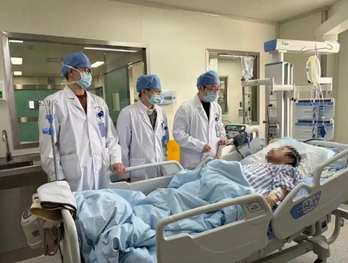 孙子在肚子上蹦了几下 爷爷动脉破裂