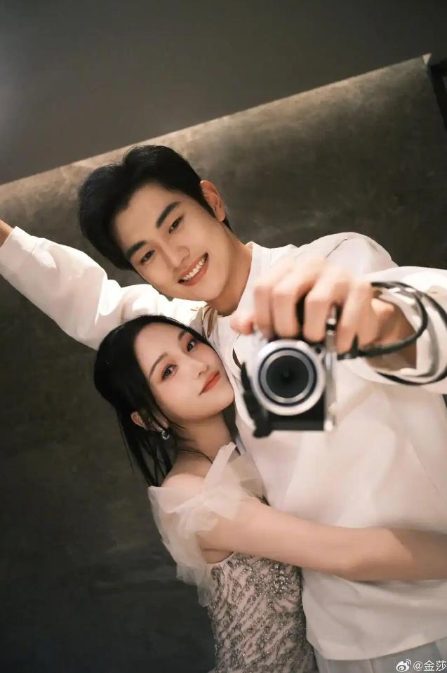 金莎晒视频宣布被男友孙丞潇求婚