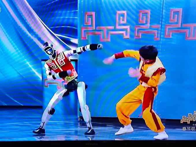 机器人再登春晚 表演醉拳帅到起飞