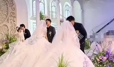 00后三胞胎兄弟同一天办婚礼
