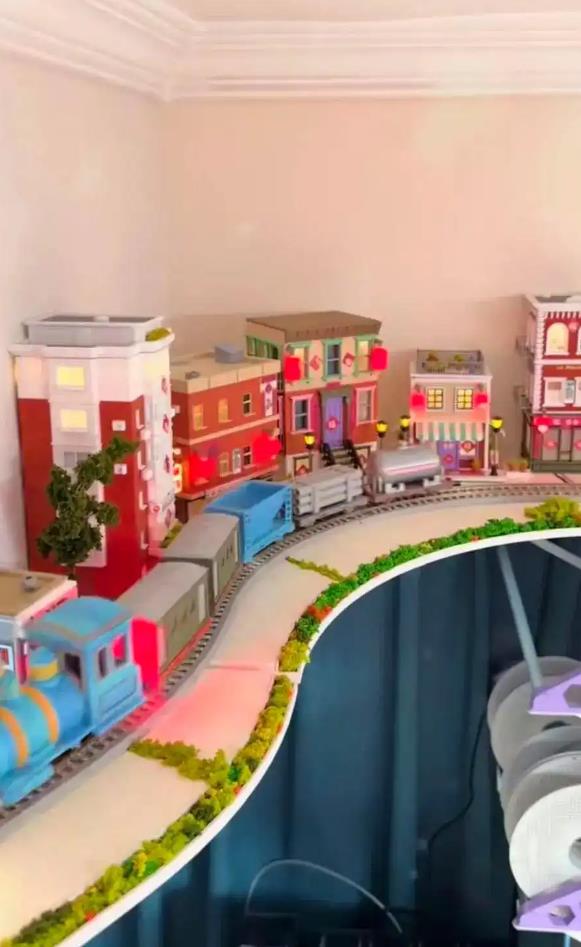 不想女儿玩手机宝爸手搓了个游乐场