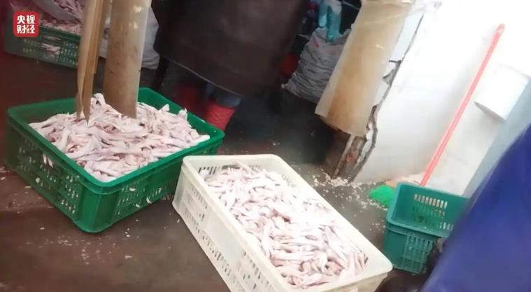 315曝光网红鸡爪 生产车间令人作呕 