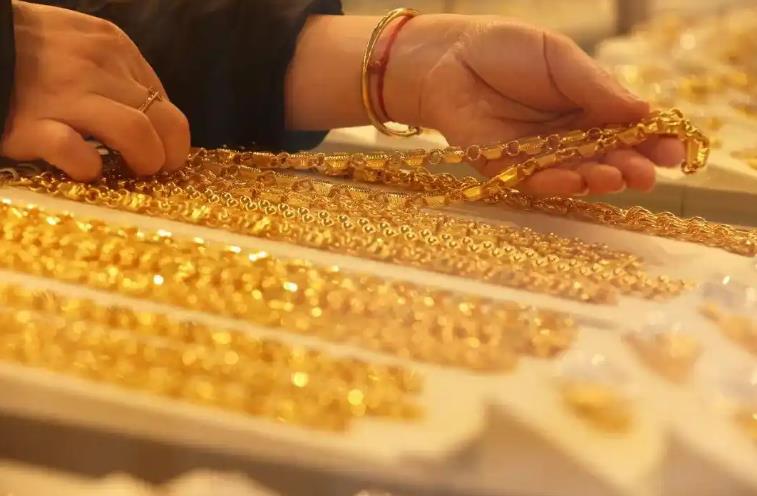 年轻人都在攒“新三金”