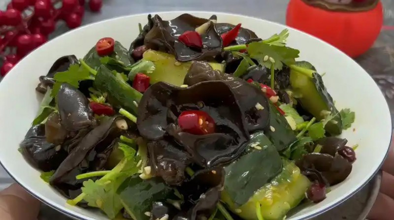 凉拌酸辣木耳