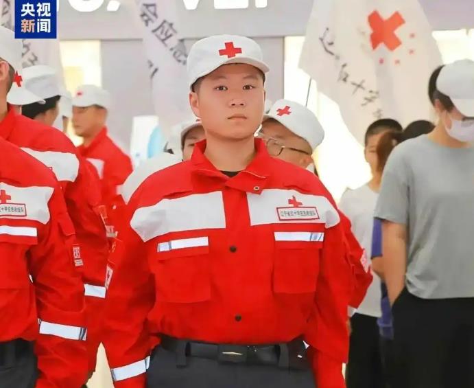 获奖名单上 他的名字被加上了方框 