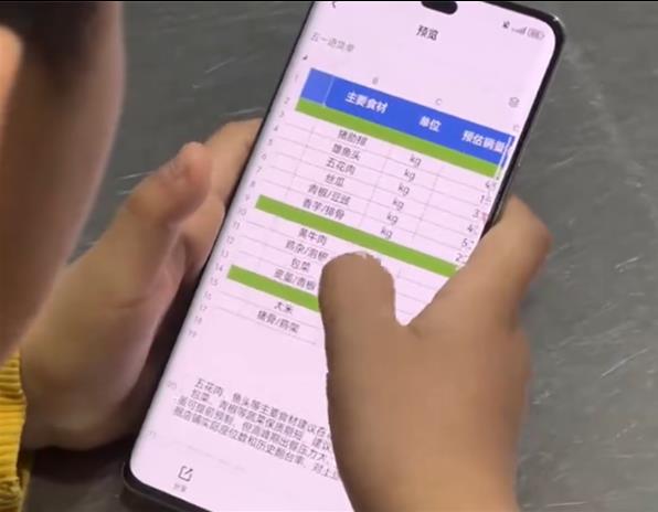 10后小孩哥用AI帮妈妈管店